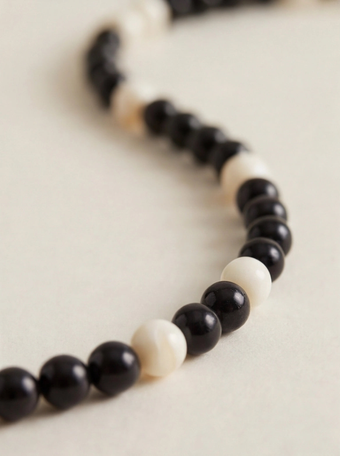 Obsidian · Black — Hands-Free Chain