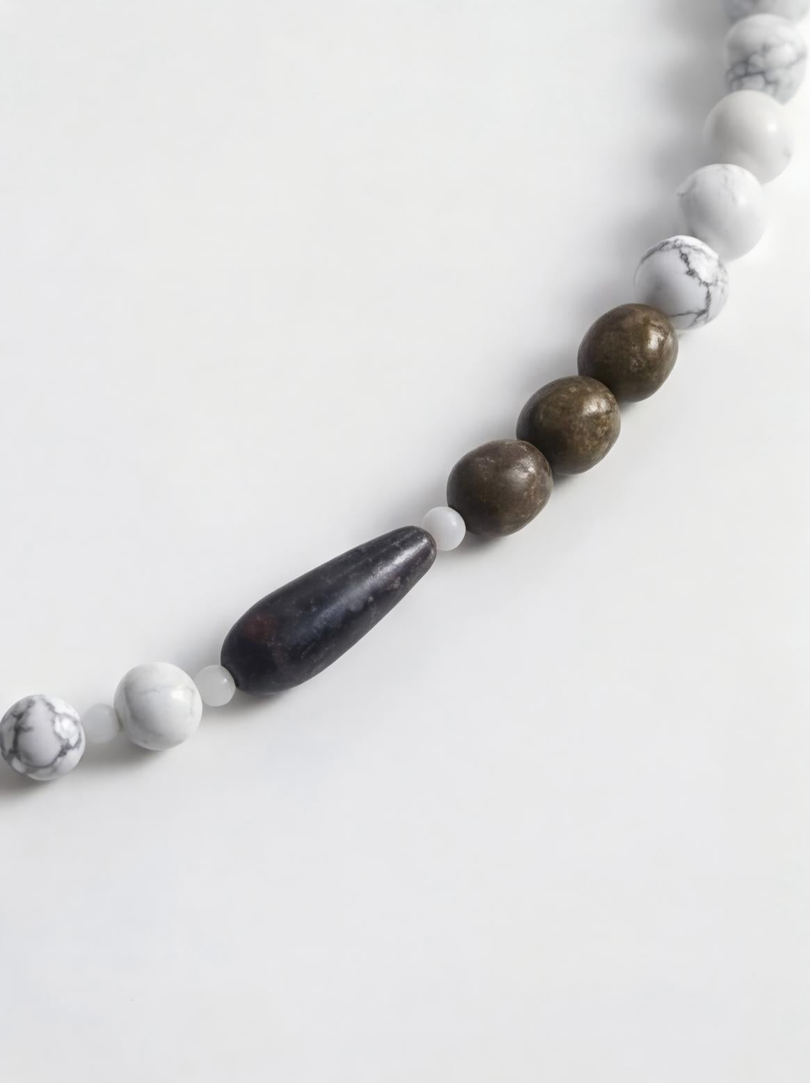 Onyx & Hematite · Black / Steel — Hands-Free Chain