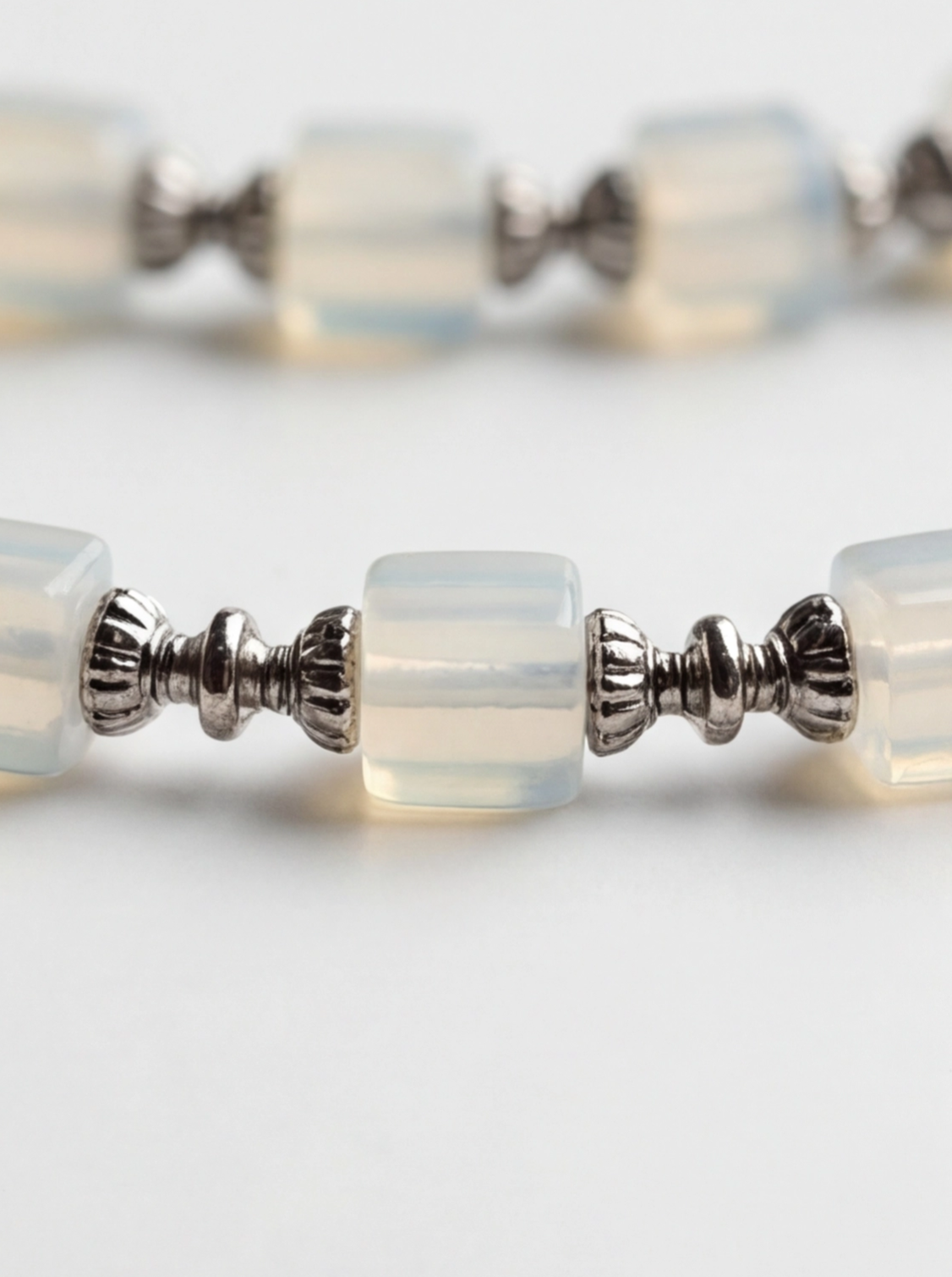 Clear Quartz · Transparent — Hands-Free Chain