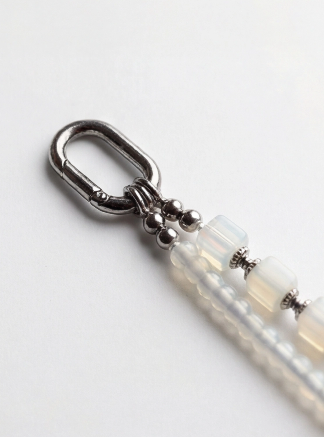 Clear Quartz · Transparent — Hands-Free Chain