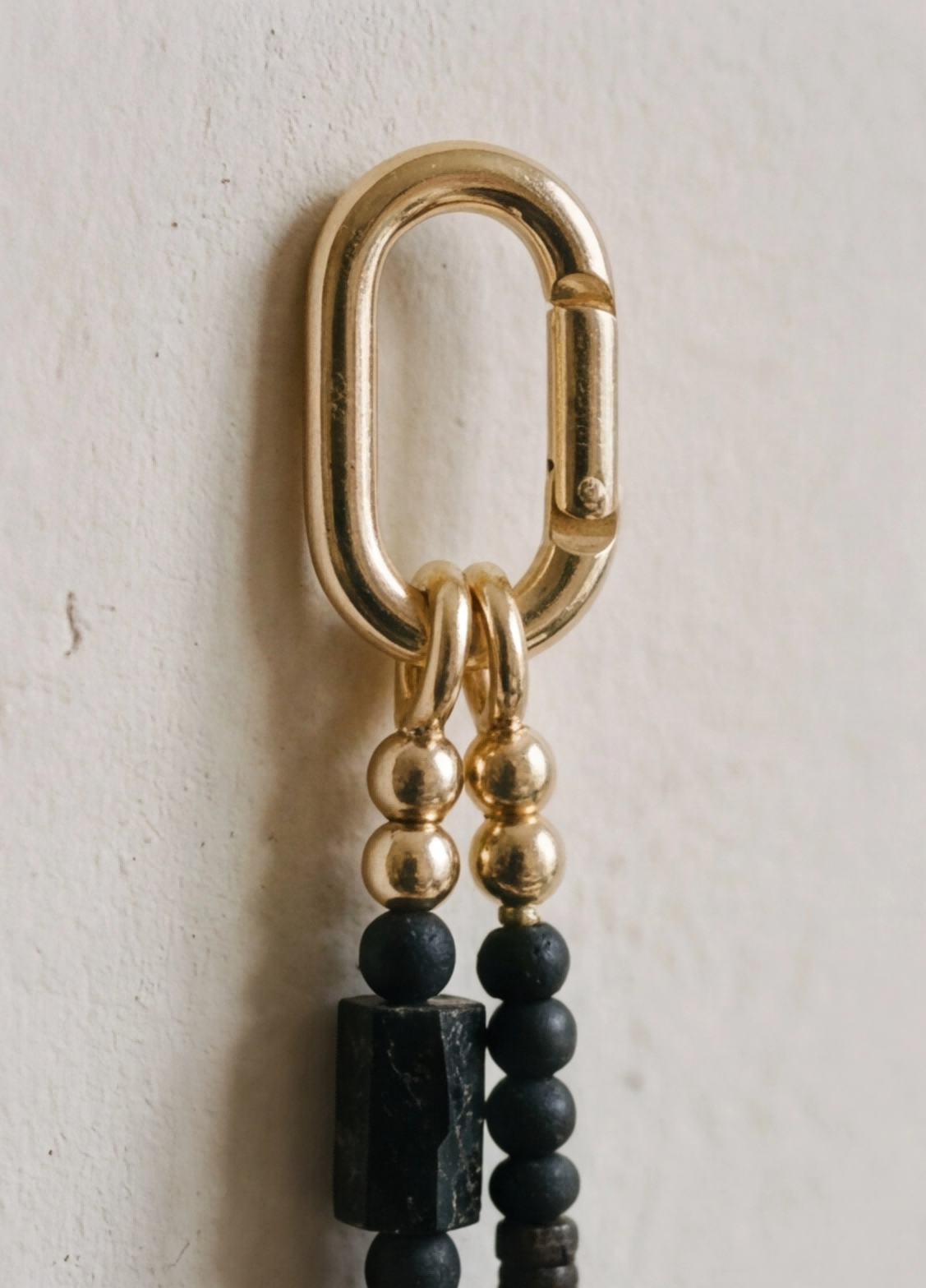 Obsidian · Midnight Black — Hands-Free Chain